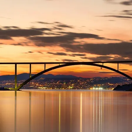 Apartmán In With Terrace, Air Conditioning, Wifi, Washing Machine 4534-3 Punat