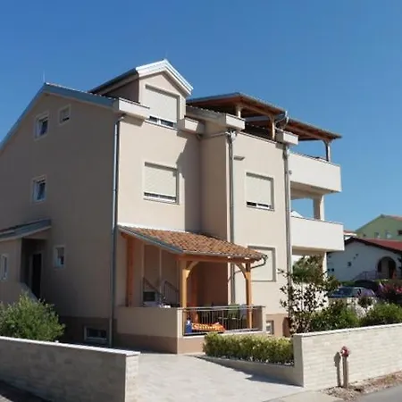 Apartmán In With Terrace, Air Conditioning, Wifi, Washing Machine 4534-3 Punat